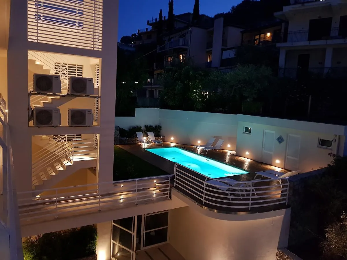 Iancu Charme Apartments Taormina 3*,